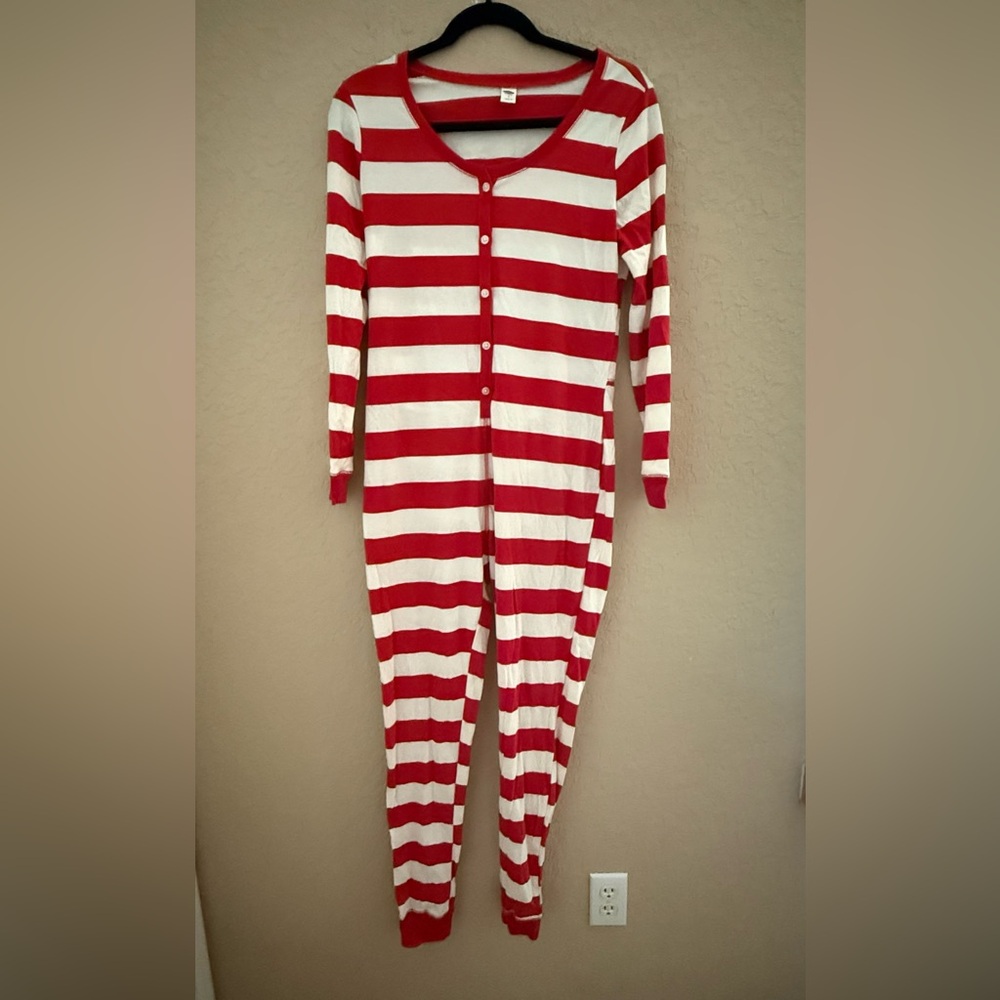 Old Navy ❤️Like New❤️ Red and White Striped Onesie Pajamas - Picture 2 of 8